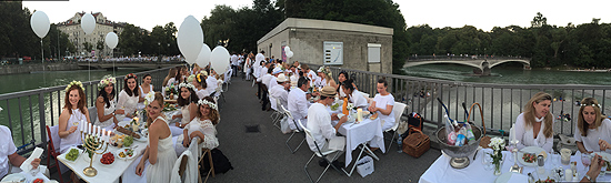 "Dîner en blanc" München 2016 auf dem Wehrsteg - Praterinsel - edle Facebook Party ganz in Weiß am 19.07.2016 (©Foto: Martin Schmitz)